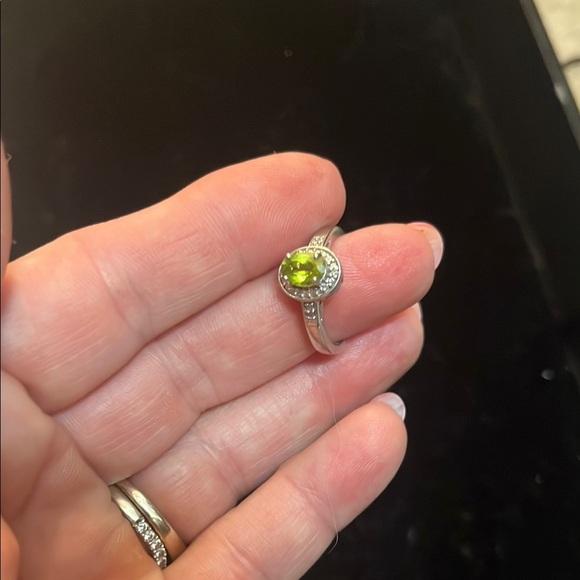 EUC! Peridot and .925 Silver Halo Ring with Vibrant Center Stone - Picture 3 of 6
